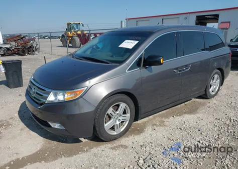 2013 Honda Odyssey Touring/Touring Elite z USA, uszkodzony, nr VIN 5FNRL5H98DB080296